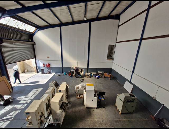 239M² WAREHOUSE TO LET IN JET PARK